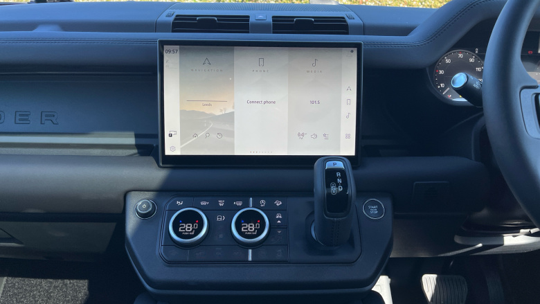 Land Rover Defender 3.0 D350 X-Dynamic SE 110 5dr Auto Diesel Estate